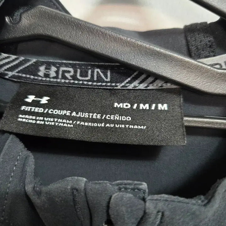 [BUNJANG] Under Armour Black Hooded Windbreaker M / 언더아머 블랙 후드 바람막이 M