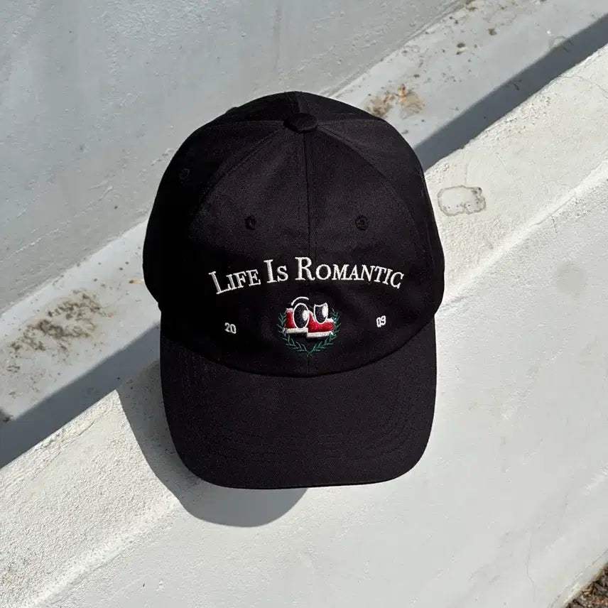 [BUNJANG] Romantic Crown Lettering Black Ball Cap / [F] 로맨틱크라운 레터링 블랙 볼캡 모자