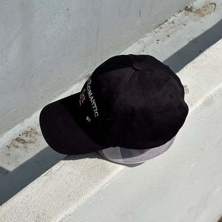 [BUNJANG] Romantic Crown Lettering Black Ball Cap / [F] 로맨틱크라운 레터링 블랙 볼캡 모자