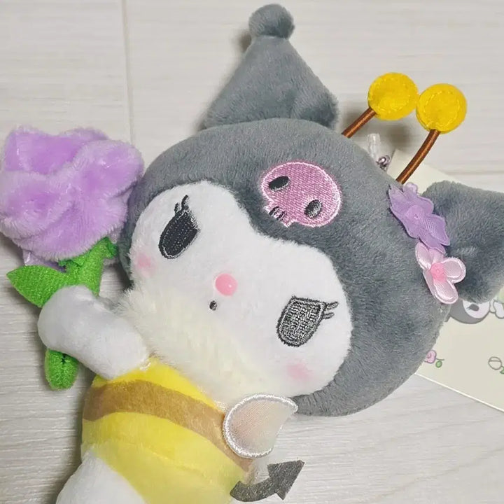 [BUNJANG] Sanrio Kuromi Honeybee Flower Mascot Keychain / (당일발송) 산리오 꿀벌 꽃사랑 쿠로미 마스코트