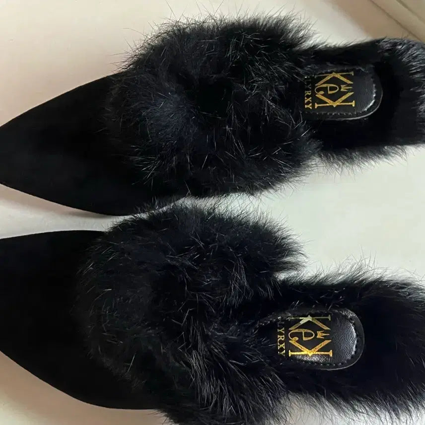 [BUNJANG] Fur Bluffer 245mm Heels / 퍼 블로퍼 245mm