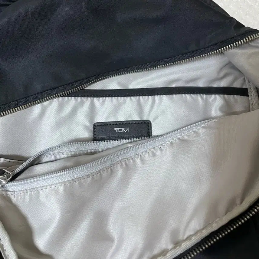 [BUNJANG] Tumi Voyageur Selma Compact Backpack Black / (정품/보증서포함) 투미 보야져 셀마 콤팩트 백팩 블랙