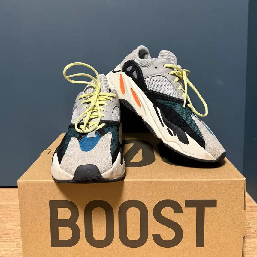 [BUNJANG] Adidas Yeezy Boost 700 Sneakers / [270] 이지부스트 700