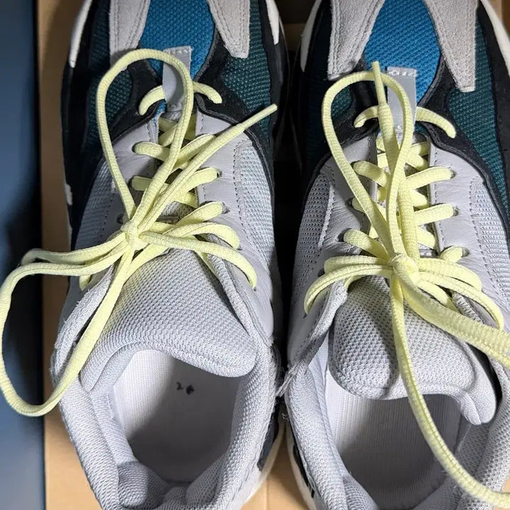 [BUNJANG] Adidas Yeezy Boost 700 Sneakers / [270] 이지부스트 700