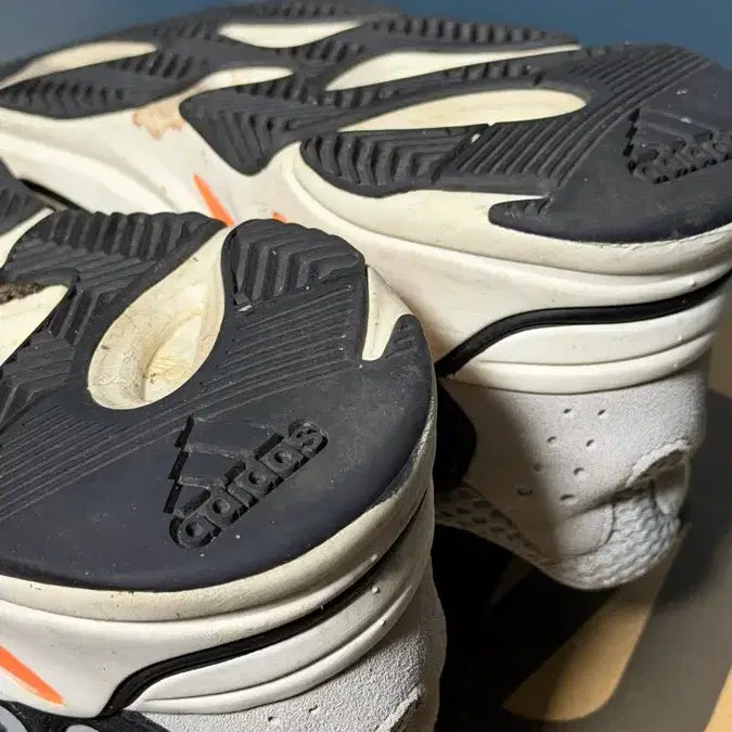 [BUNJANG] Adidas Yeezy Boost 700 Sneakers / [270] 이지부스트 700