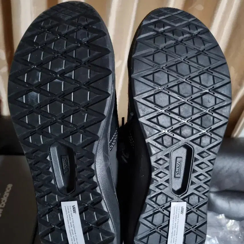[BUNJANG] Vans UltraRange 2.0 MTE Triple Black Sneakers / 반스 MTE 울트라레인지 2.0 트리플블랙 270 새상품