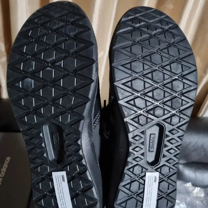 [BUNJANG] Vans UltraRange 2.0 MTE Triple Black Sneakers / 반스 MTE 울트라레인지 2.0 트리플블랙 270 새상품