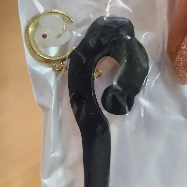 [BUNJANG] Ebony Rabbit Moon Ornament Hairpin / 토끼 달 장식 흑단비녀