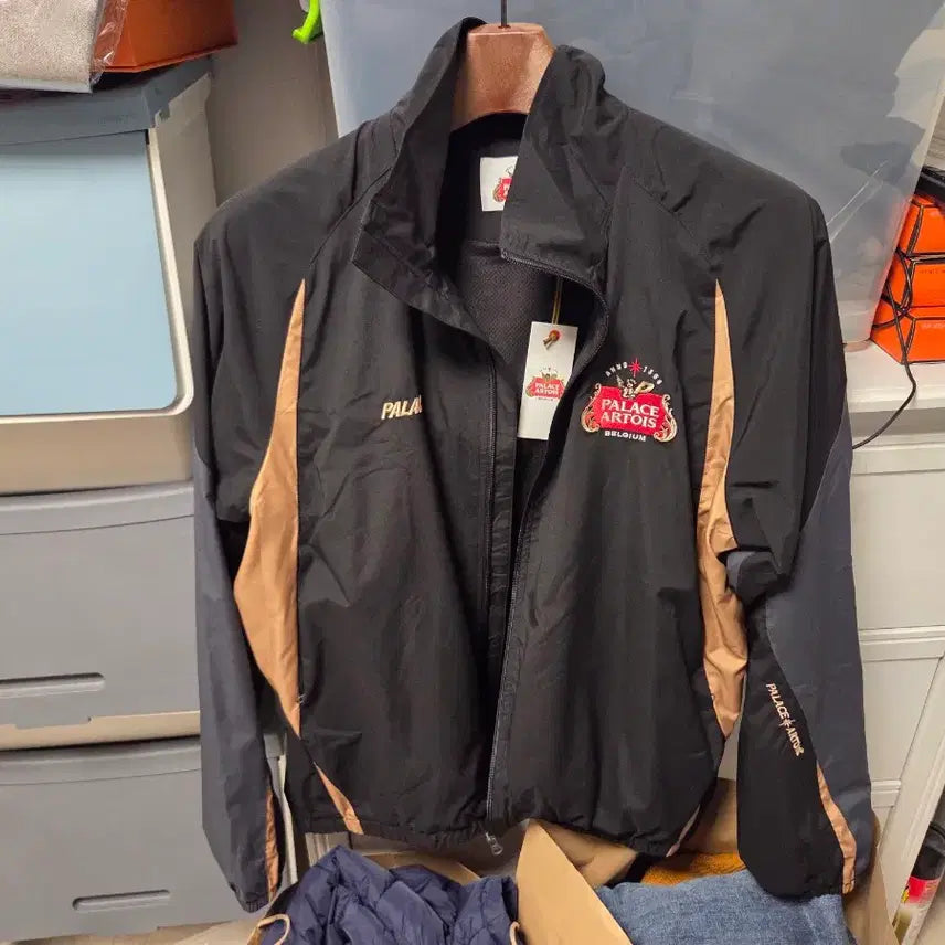 [BUNJANG] Palace Stella Artois Light Coat Jacket (Black) / 팔라스 스텔라 아르투아 라이트 코트 자켓 블랙 판매합니다.