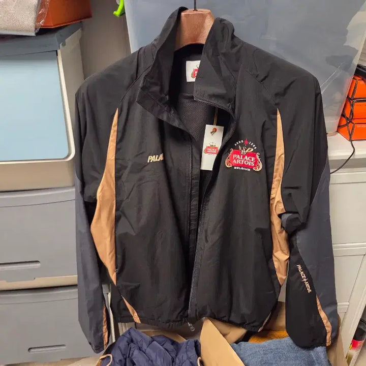 [BUNJANG] Palace Stella Artois Light Coat Jacket (Black) / 팔라스 스텔라 아르투아 라이트 코트 자켓 블랙 판매합니다.