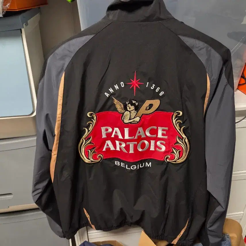 [BUNJANG] Palace Stella Artois Light Coat Jacket (Black) / 팔라스 스텔라 아르투아 라이트 코트 자켓 블랙 판매합니다.