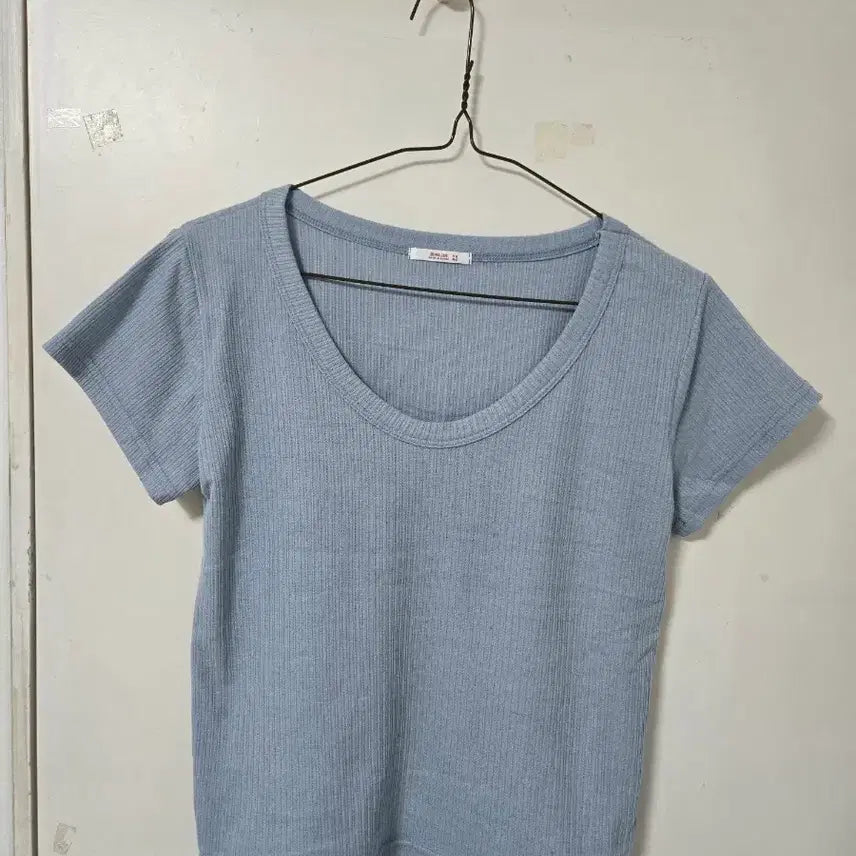 [BUNJANG] Sky Blue Short-Sleeved T-shirt / 하늘색 반팔 티셔츠