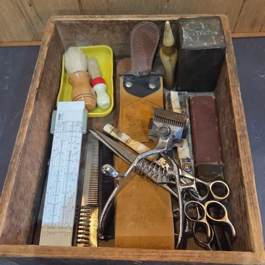 [BUNJANG] Antique Barber Tool Set with Wooden Box / 근대사  / 옛날 이발기구세트 일괄