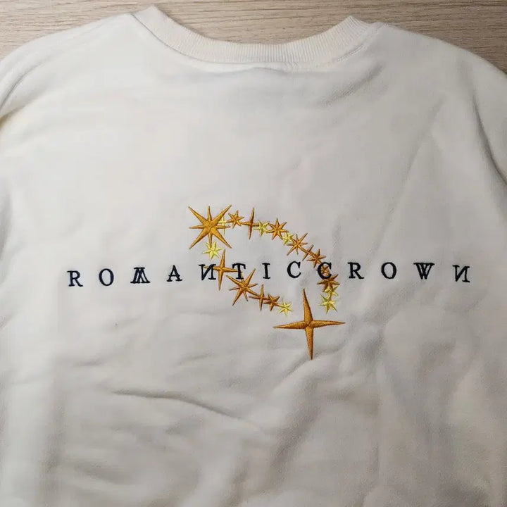 [SOLD OUT] 로맨틱크라운 로맨틱 릴리 스웨트 셔츠 오트밀 맨투맨 s