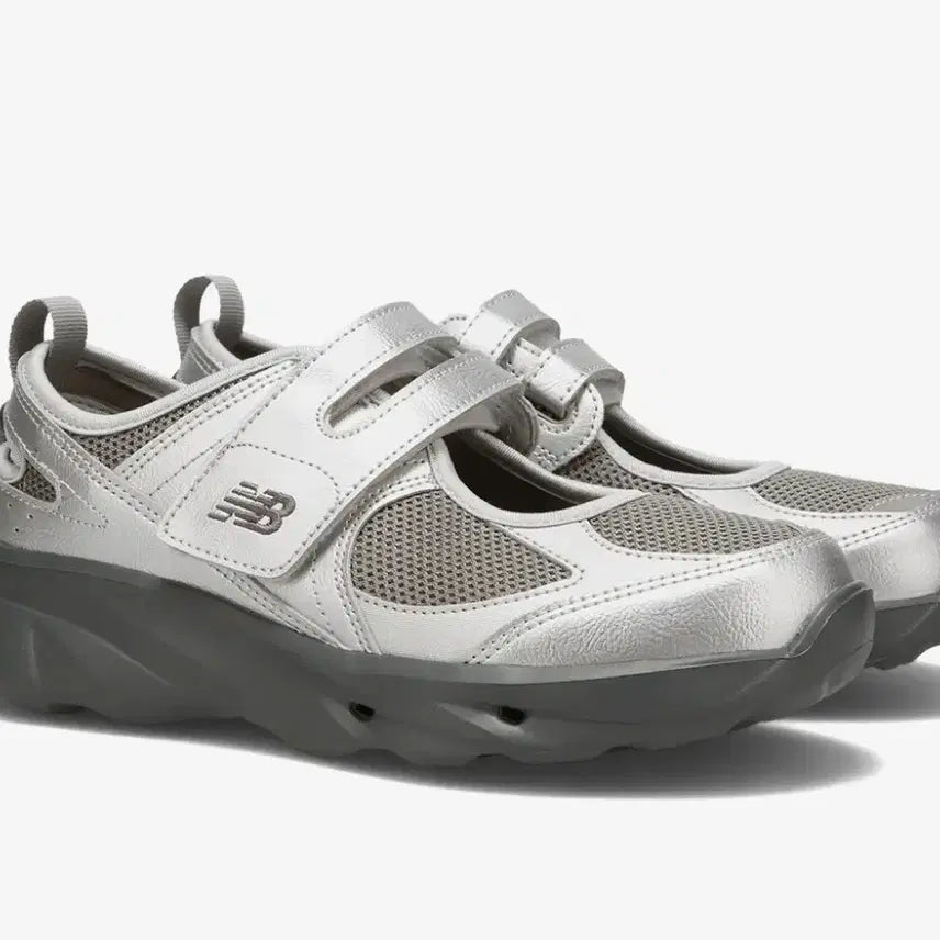 [BUNJANG] New Balance Breeze Silver 250 Sneakers / 뉴발란스 브리즈 실버 250