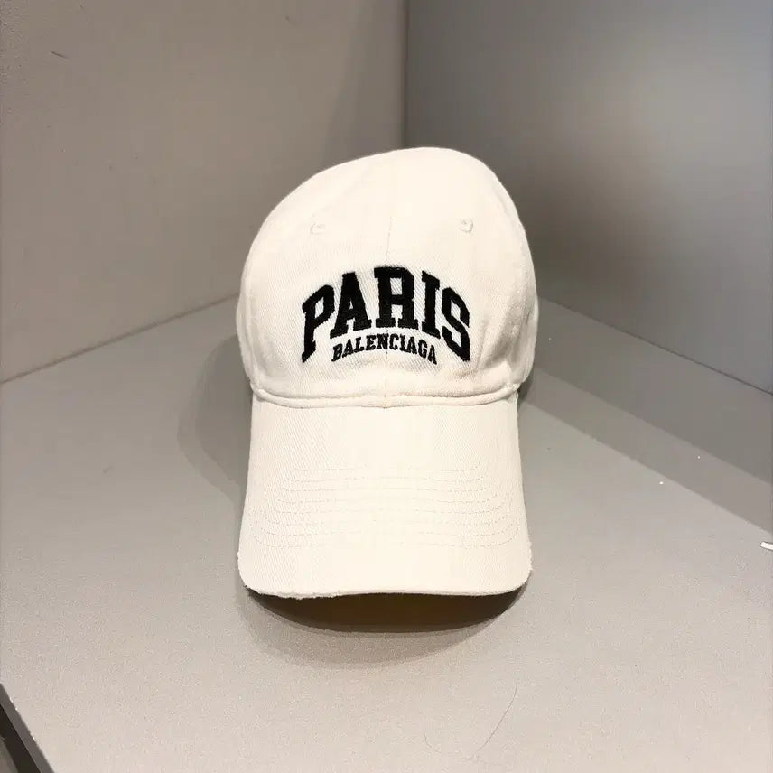 [SOLD OUT] (정품/새상품) BALENCIAGA 발렌시아가 여성 화이트 파리스 볼캡