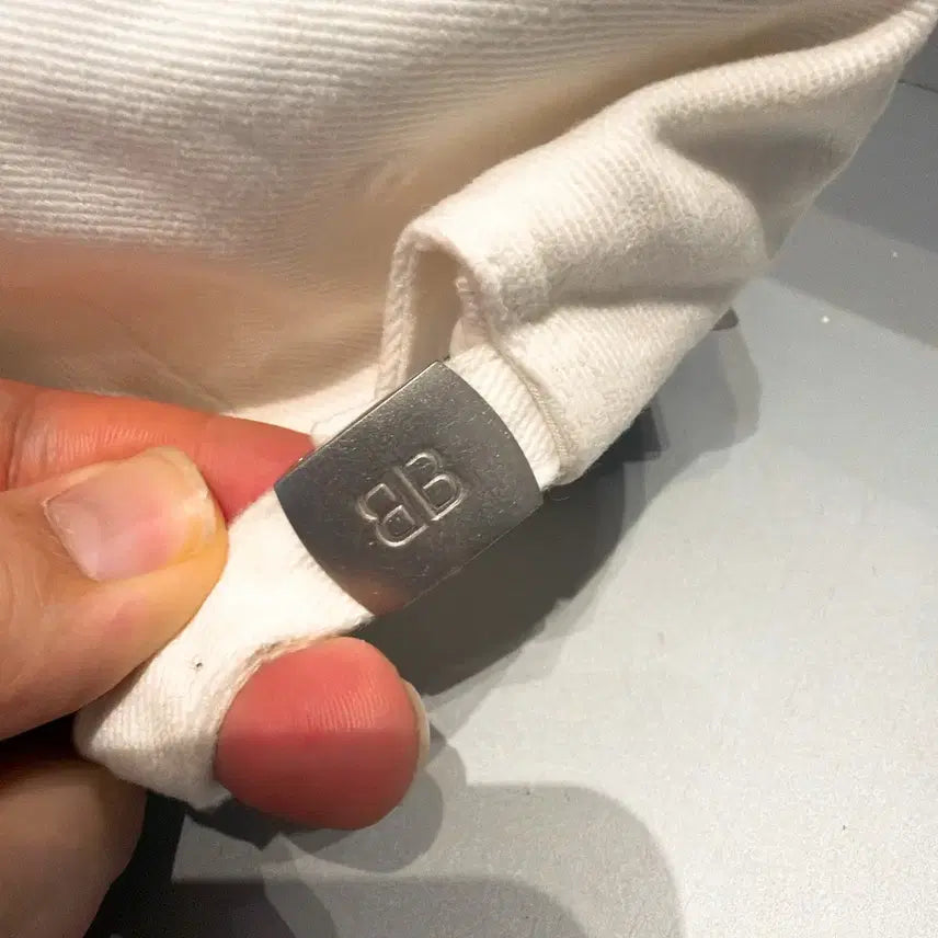 [SOLD OUT] (정품/새상품) BALENCIAGA 발렌시아가 여성 화이트 파리스 볼캡