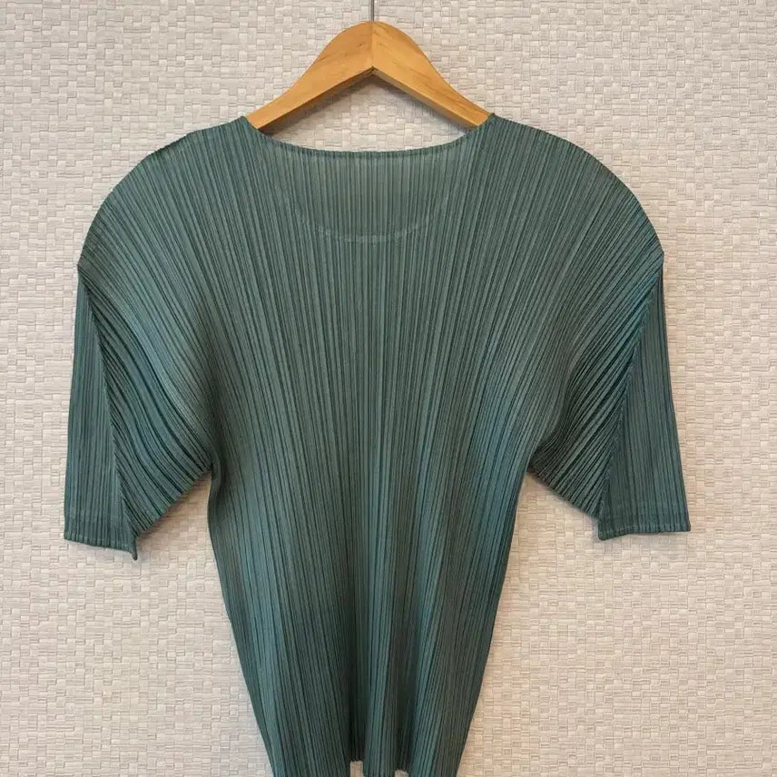 [SOLD OUT] 플리츠플리즈 8월 반소매 탑 세이지 그린