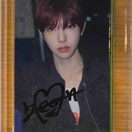 [BUNJANG] OMA IDNTT Album with Choi Kyungbin Signed Object / 최경빈 싸인 옵젝 오브젝트 앨범 oma 아이덴티티 idntt 예스위아