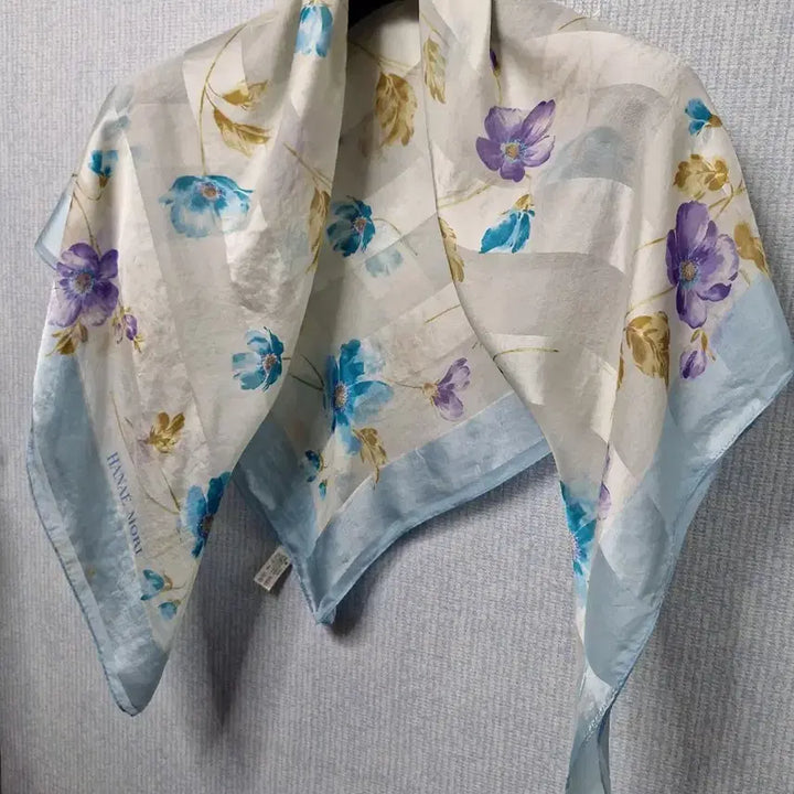 [BUNJANG] Hanae Mori Sky Blue Floral Silk Scarf / Hanae Mori 하늘색 패턴 스카프