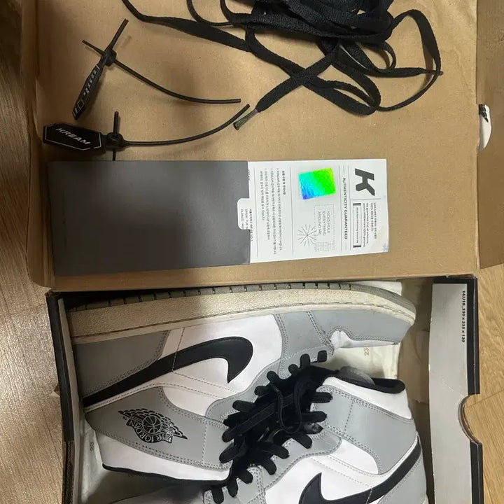 [BUNJANG] Air Jordan 1 Mid Gray/White Sneakers / [295] 에어조던1 미드 그레이/화이트 KREAM 택포함