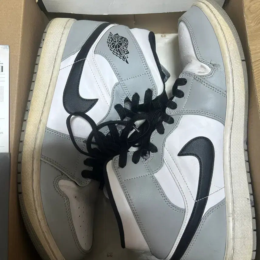 [BUNJANG] Air Jordan 1 Mid Gray/White Sneakers / [295] 에어조던1 미드 그레이/화이트 KREAM 택포함