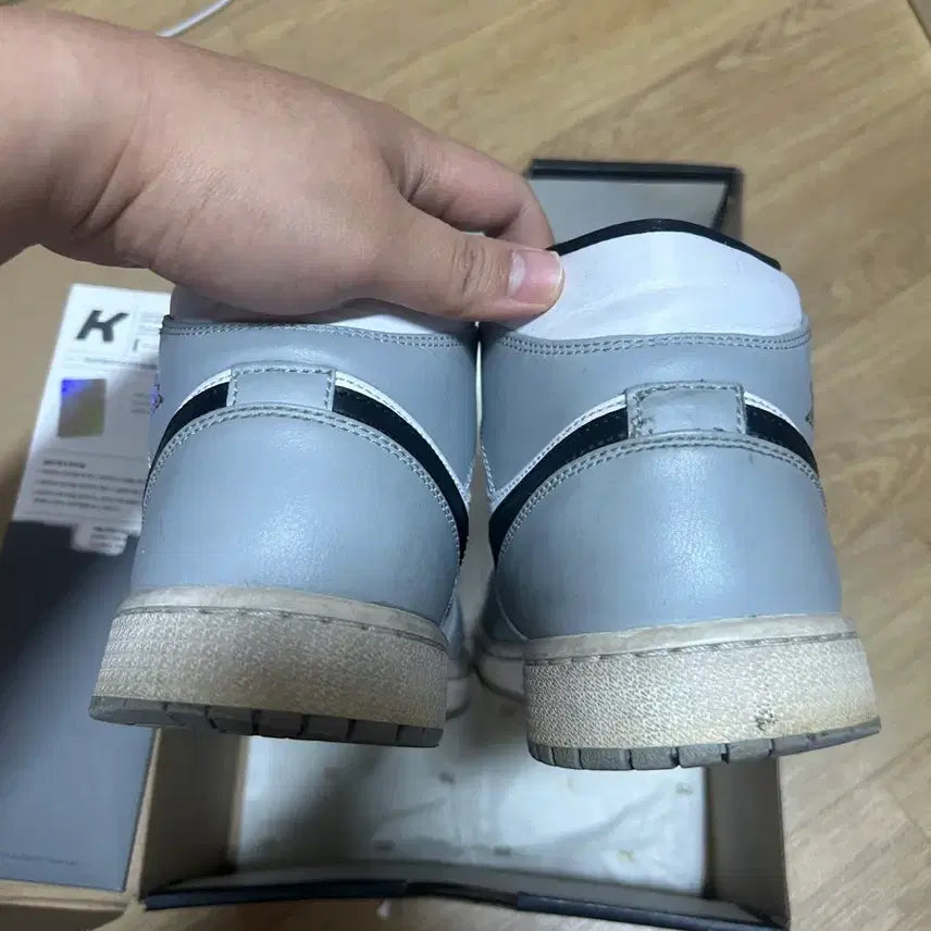 [BUNJANG] Air Jordan 1 Mid Gray/White Sneakers / [295] 에어조던1 미드 그레이/화이트 KREAM 택포함
