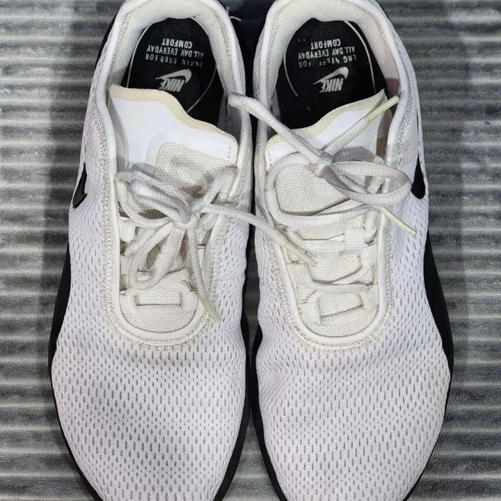[BUNJANG] Nike Air Max Motion 2 Sneakers 275 / 나이키 에어맥스 모션2 운동화 275
