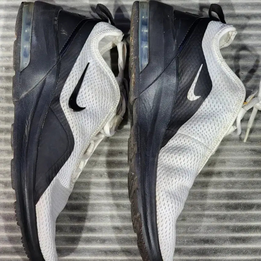 [BUNJANG] Nike Air Max Motion 2 Sneakers 275 / 나이키 에어맥스 모션2 운동화 275