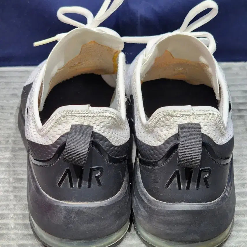 [BUNJANG] Nike Air Max Motion 2 Sneakers 275 / 나이키 에어맥스 모션2 운동화 275