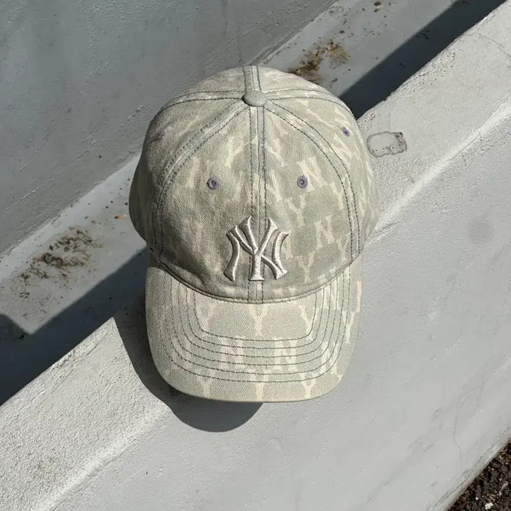 [BUNJANG] MLB New York Yankees Pattern Ball Cap / [F] MLB 엠엘비 뉴욕양키스 패턴 볼캡 모자