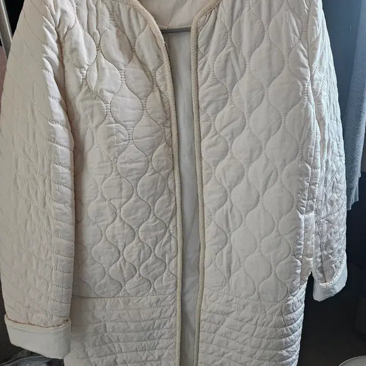[BUNJANG] Unbranded Lightweight Padded Jacket (Ivory) - Women&