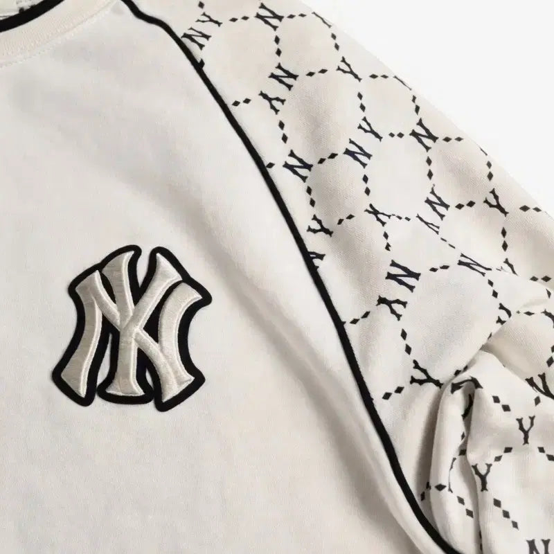 [BUNJANG] MLB New York Yankees Cream Sweatshirt / MLB 뉴욕양키스 크림 맨투맨 (110) 깔끔핏
