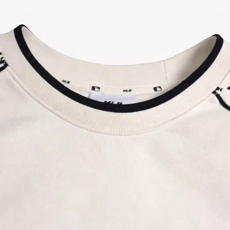 [BUNJANG] MLB New York Yankees Cream Sweatshirt / MLB 뉴욕양키스 크림 맨투맨 (110) 깔끔핏
