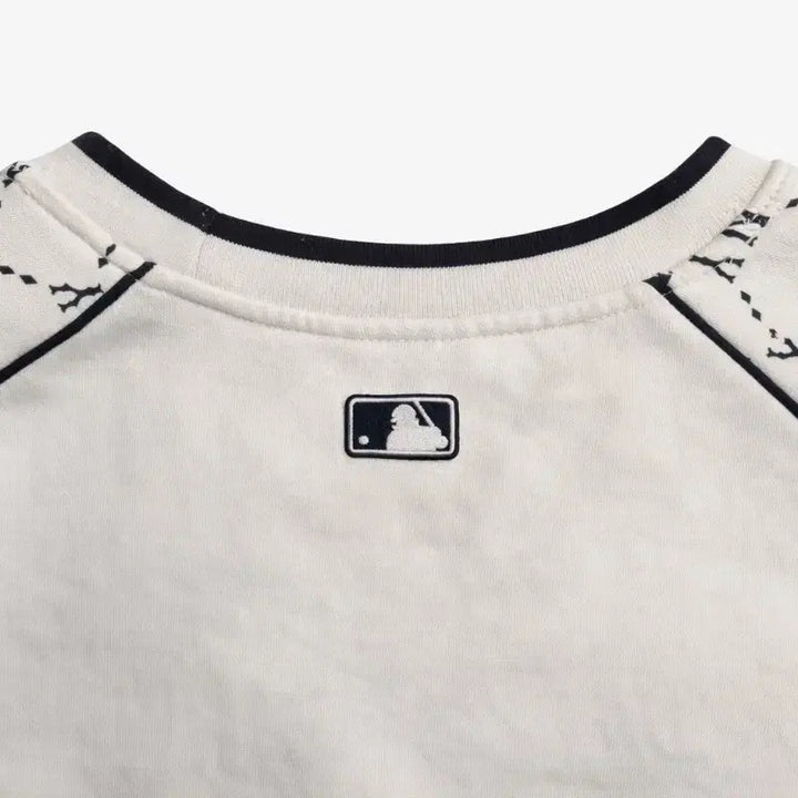 [BUNJANG] MLB New York Yankees Cream Sweatshirt / MLB 뉴욕양키스 크림 맨투맨 (110) 깔끔핏