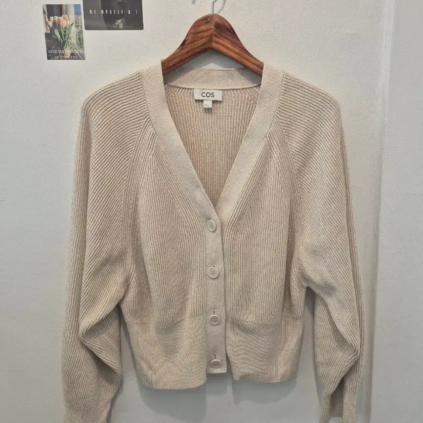[SOLD OUT] COS 베이지 색상 골지 니트 가디건  M