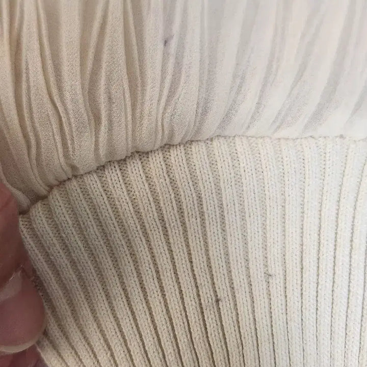 [BUNJANG] Satin Pleated Sleeve Knit Top / SATIN 플리츠 소매 니트 S