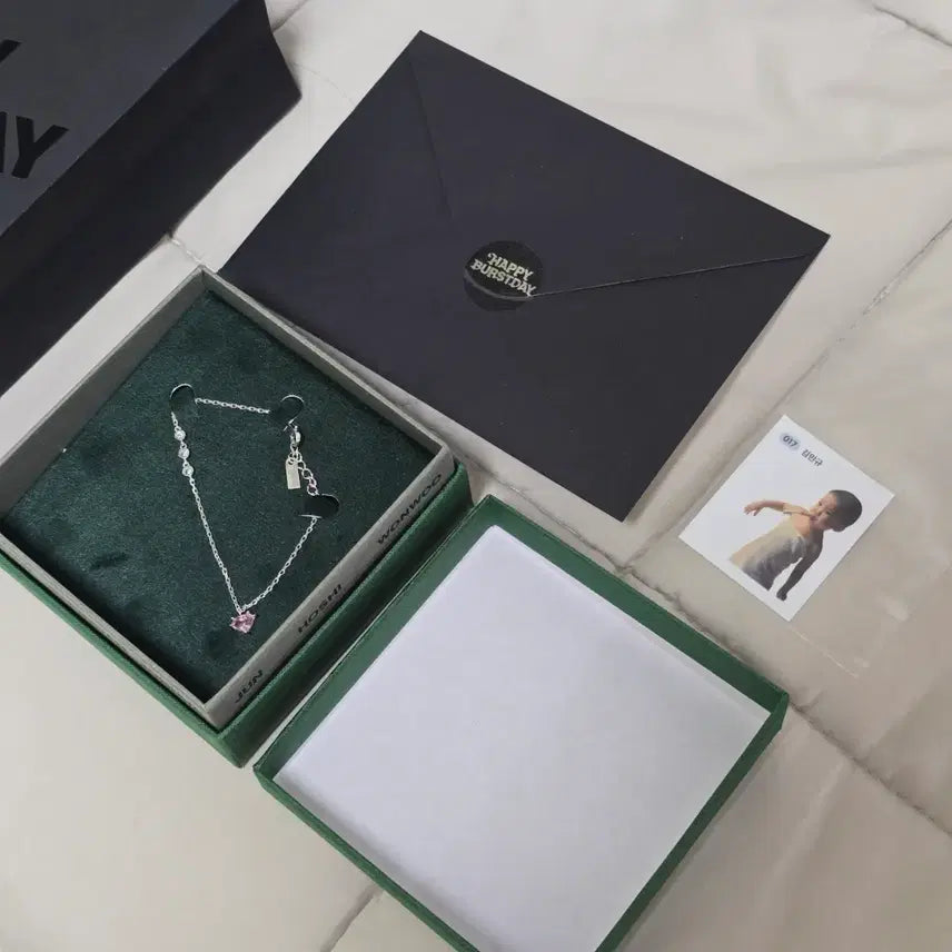 [BUNJANG] SEVENTEEN Mingyu Bracelet + Sticker / 세븐틴 역조공 팔찌 + 민규 띠부씰