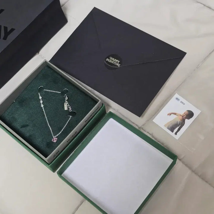 [BUNJANG] SEVENTEEN Mingyu Bracelet + Sticker / 세븐틴 역조공 팔찌 + 민규 띠부씰