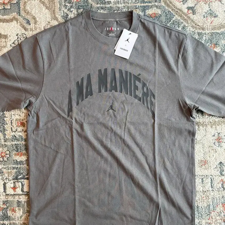 [BUNJANG] Jordan x A Ma Maniére Flat Pewter Short Sleeve T-shirt / 조던 x 아마 마니에르  플랫 퓨터 반팔티 (새제품. L .105)