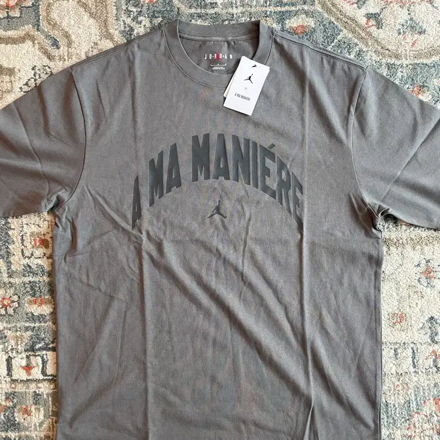 [BUNJANG] Jordan x A Ma Maniére Flat Pewter Short Sleeve T-shirt / 조던 x 아마 마니에르  플랫 퓨터 반팔티 (새제품. L .105)
