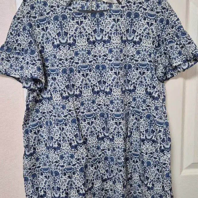 [BUNJANG] Renibon Floral Pattern Blouse / 레니본 반팔 블라우스