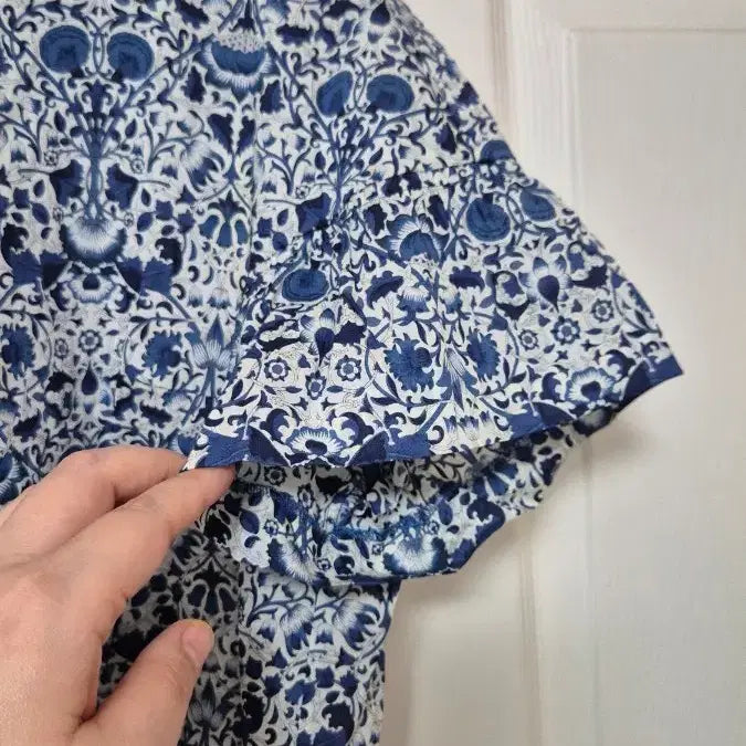 [BUNJANG] Renibon Floral Pattern Blouse / 레니본 반팔 블라우스
