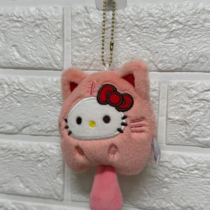 [BUNJANG] Sanrio Hello Kitty Pink Plush Keychain / 산리오 헬로키티 핑크색 인형 키링/ 쿠로미/배드마루