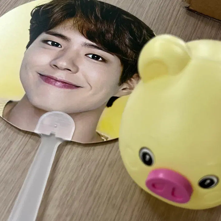 [SOLD OUT] 박보검 부채와 귀여운 돼지 저금통 세트