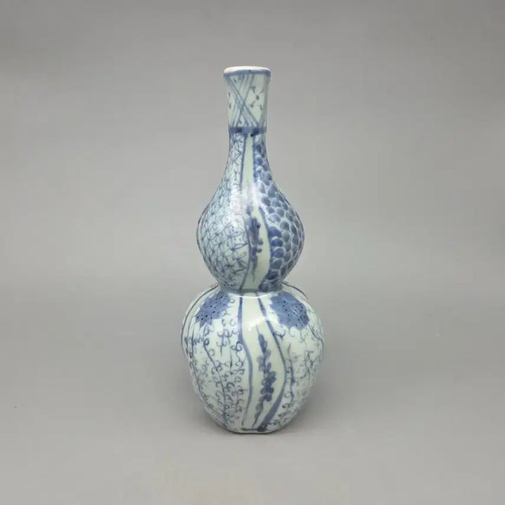 [BUNJANG] Ming Dynasty Style Blue and White Gourd-Shaped Porcelain Vase / 골동품 명대 양식 청화 표형 골형 연화넝쿨문 병