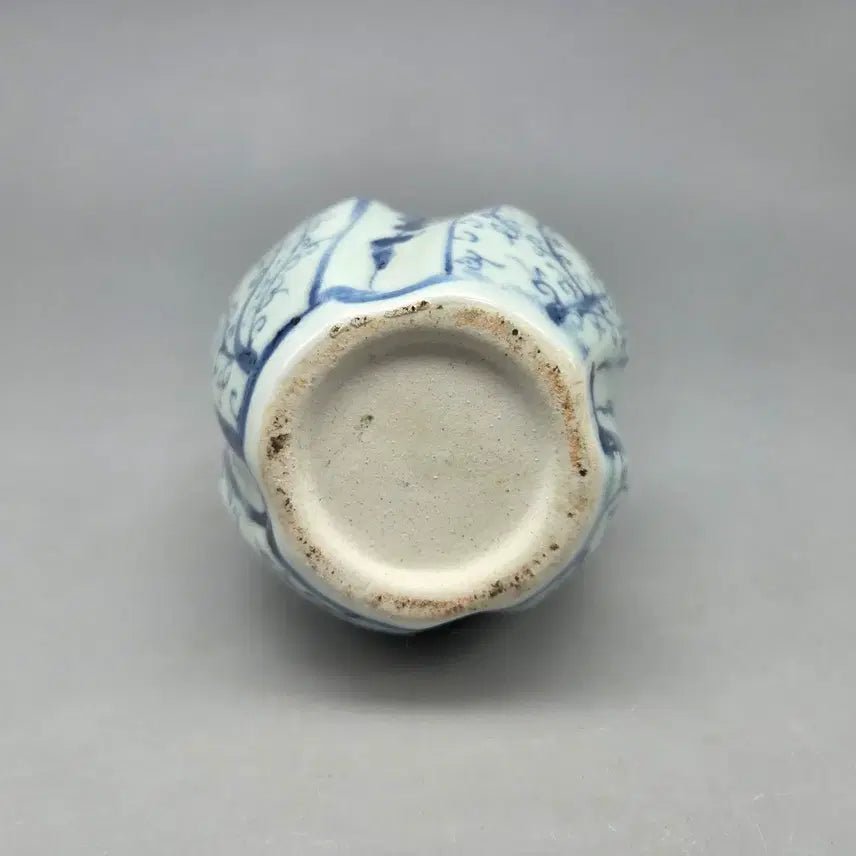 [BUNJANG] Ming Dynasty Style Blue and White Gourd-Shaped Porcelain Vase / 골동품 명대 양식 청화 표형 골형 연화넝쿨문 병