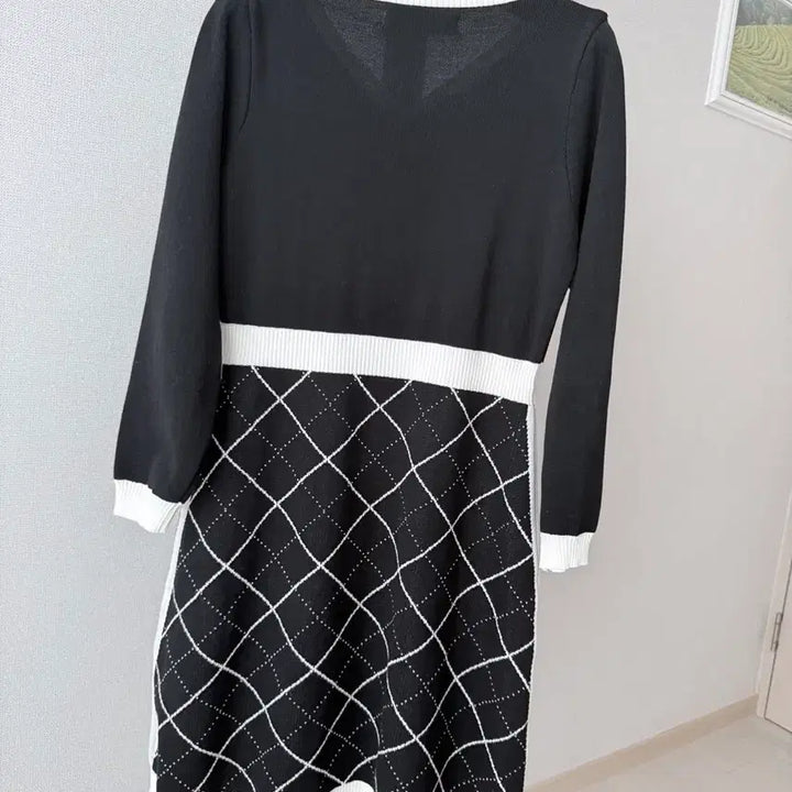[BUNJANG] Lash Commune Black Knit Mini Dress with Ribbon and Brooch / Lash Commune 블랙 니트 미니 원피스