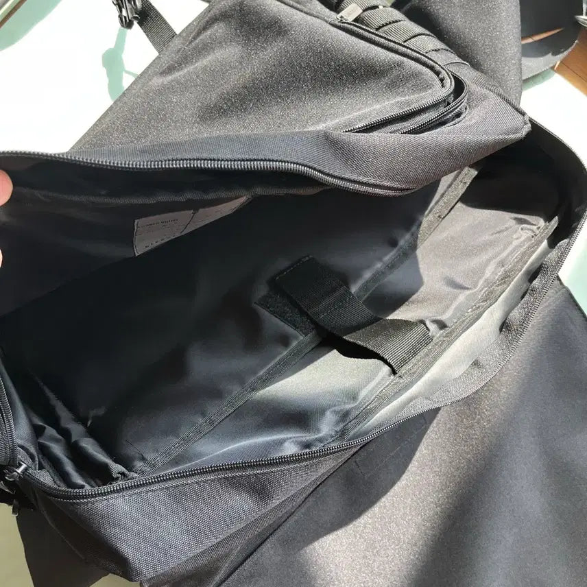 [BUNJANG] Blessed Bullet Black Messenger Bag / 블레스드 뷸렛 블랙 메신저백