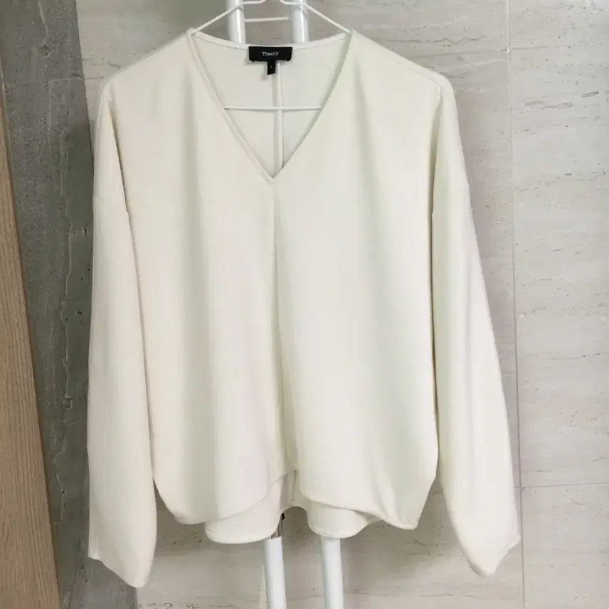 [SOLD OUT] Theory 띠어리 22 브이넥 가오리핏 티셔츠 free